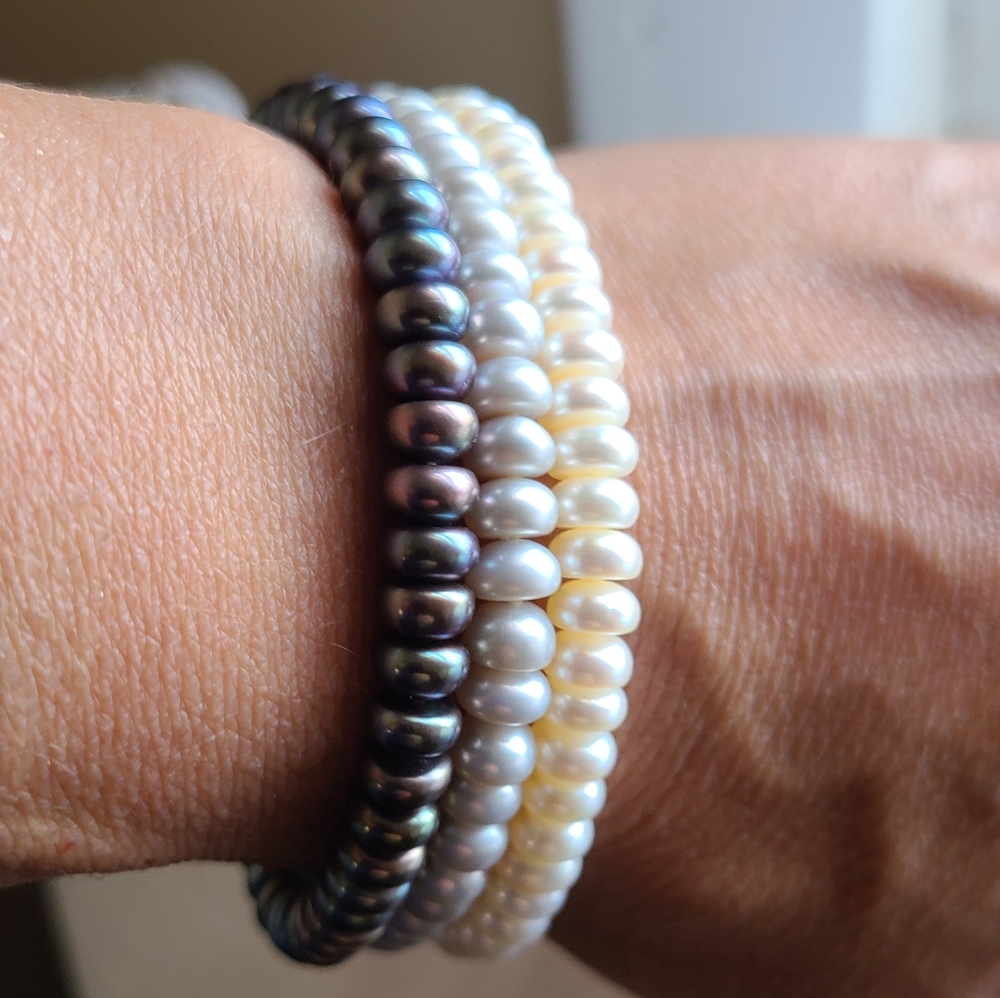 Genuine cultured pearls bracelets